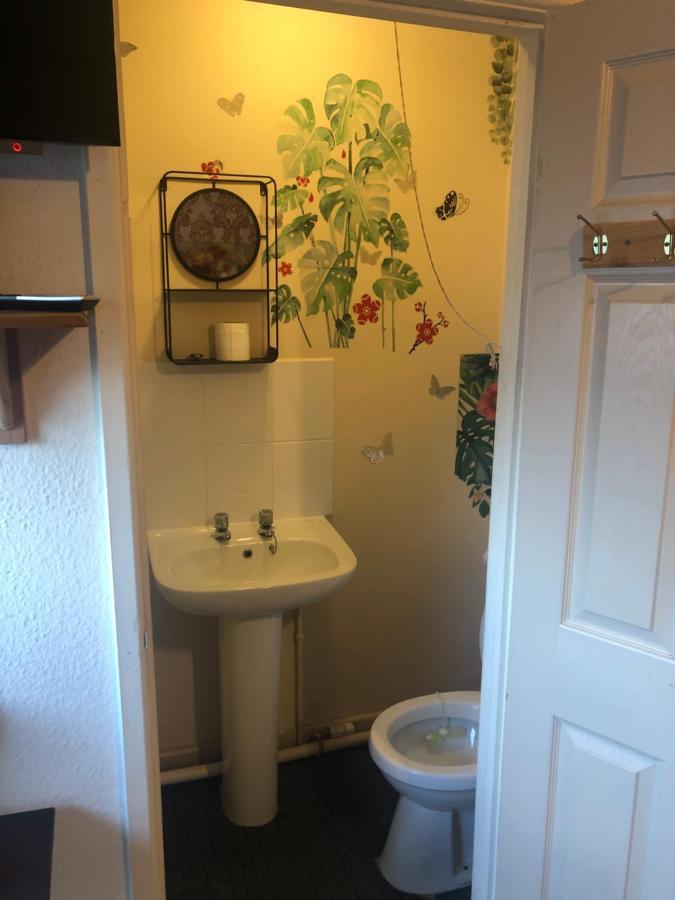 Bright Apartments Peterborough Bagian luar foto