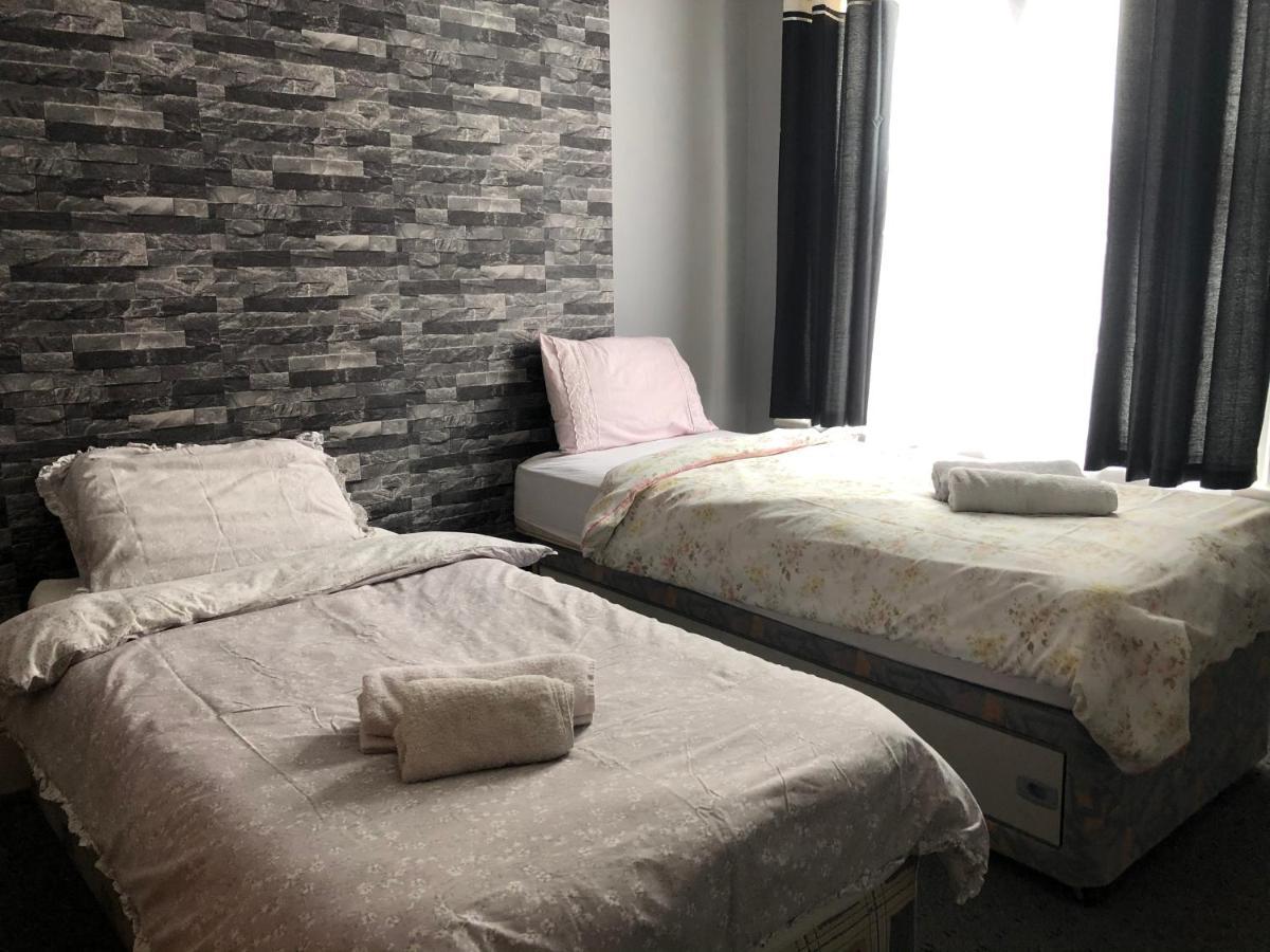 Bright Apartments Peterborough Bagian luar foto
