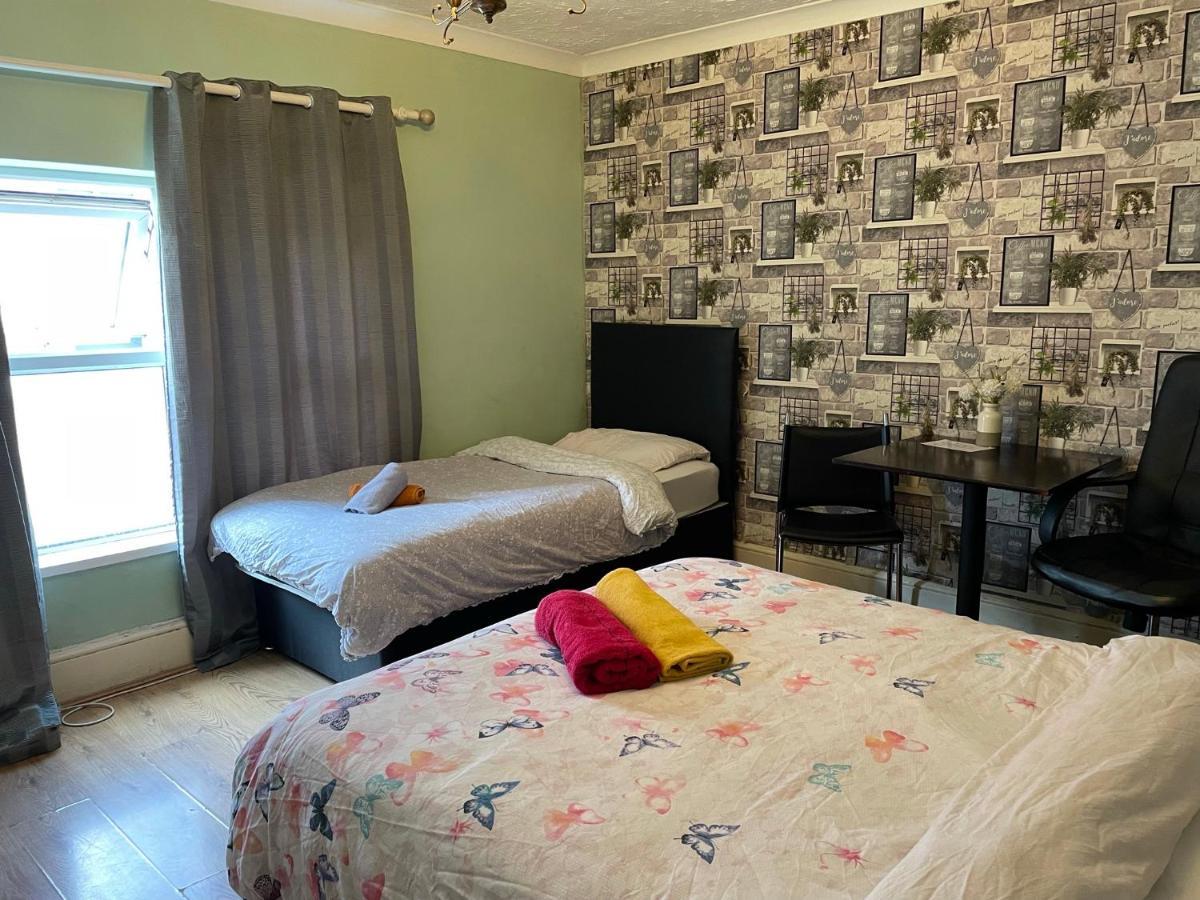Bright Apartments Peterborough Bagian luar foto