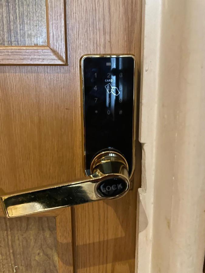 Bright Apartments Peterborough Bagian luar foto