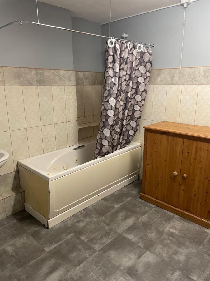 Bright Apartments Peterborough Bagian luar foto