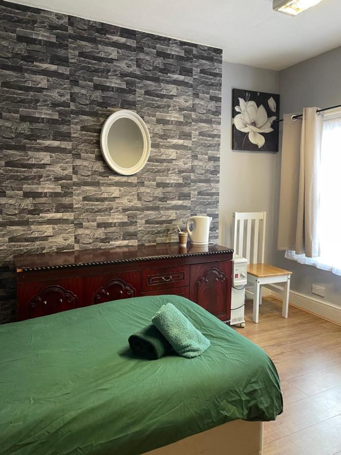 Bright Apartments Peterborough Bagian luar foto