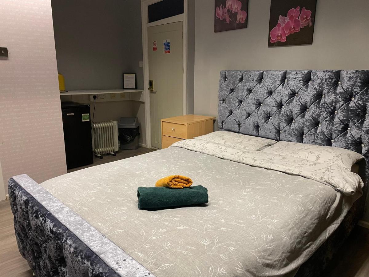 Bright Apartments Peterborough Bagian luar foto