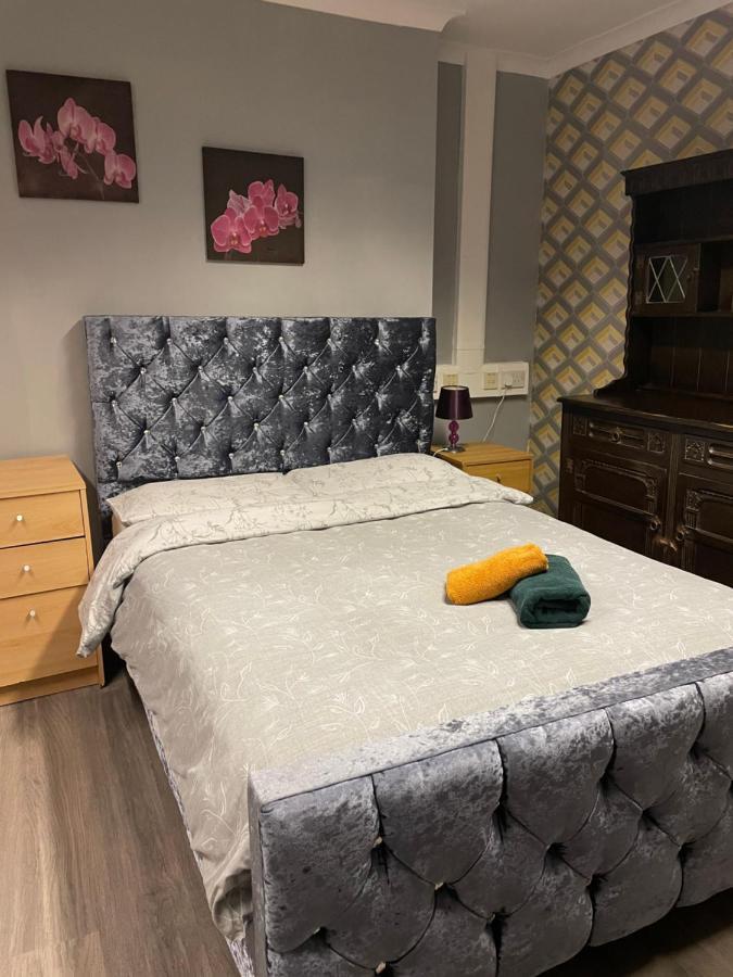 Bright Apartments Peterborough Bagian luar foto