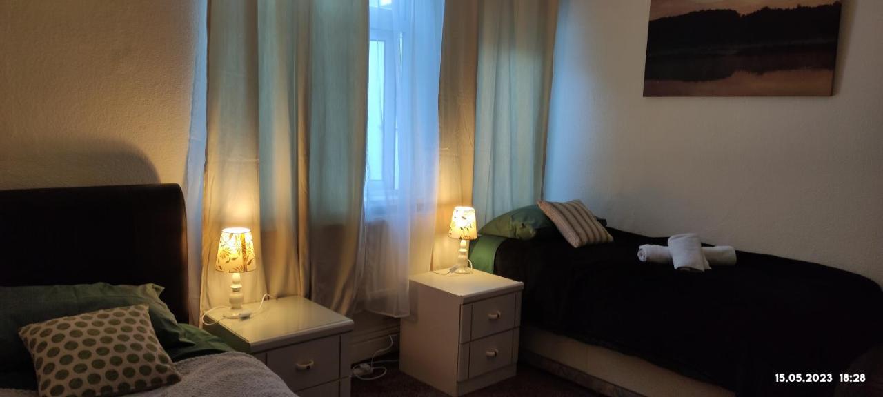 Bright Apartments Peterborough Bagian luar foto