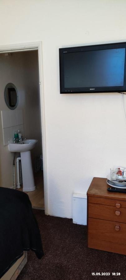 Bright Apartments Peterborough Bagian luar foto